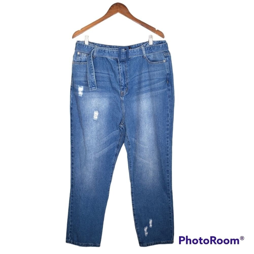 PrettyLittleThing blue distressed high rise belted jeans size large NWT